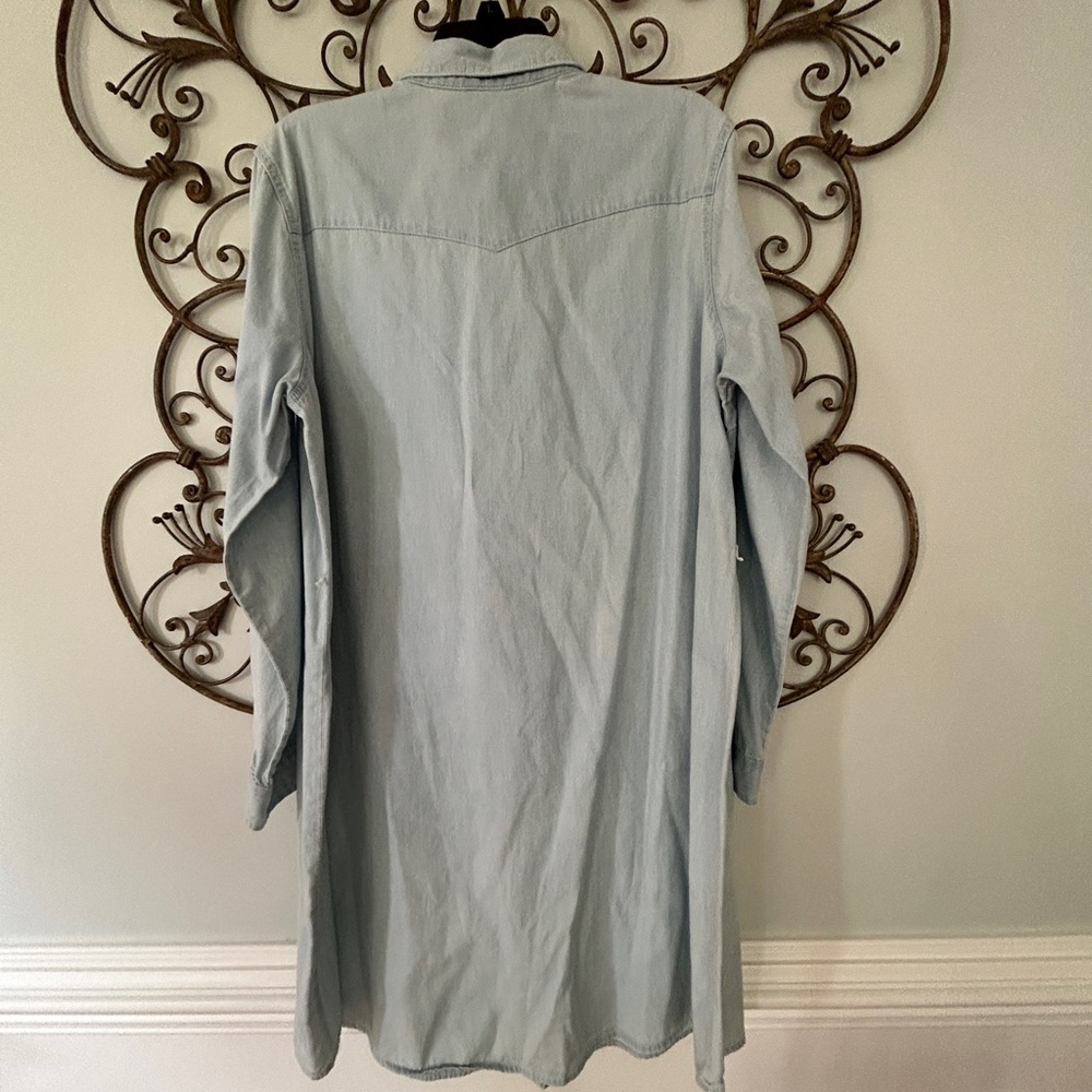 Bit And Bridle Blue Chambray Button Front Shirt D… - image 7